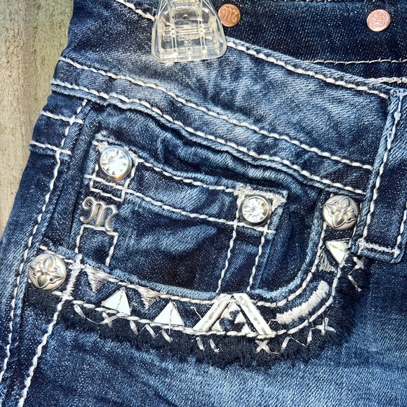 Miss Me Signature Capri - Picture 5 of 8